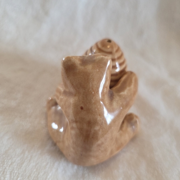 Vintage Porcelain Brown Bear & Honey Beehive Salt & Pepper Shakers - Picture 3 of 11